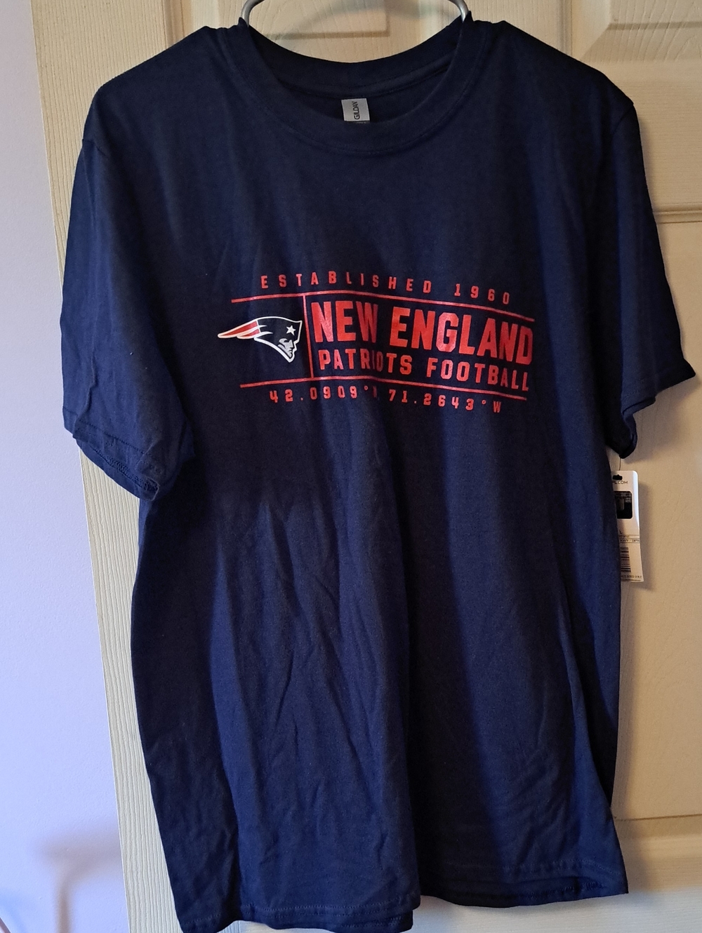 Gildan Navy New England Patriots Graphic Tee with Red Accent NWT